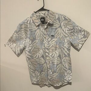 Quiksilver Men's Gray and Cream Leaf Pattern Shirt
